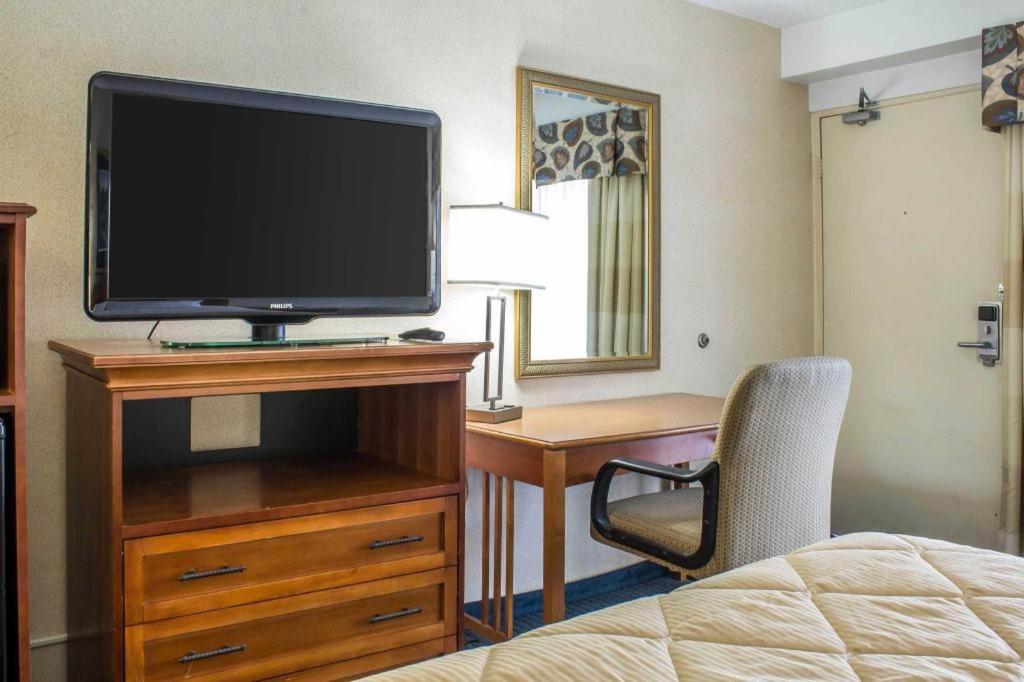 Lifestyle Inn Cedar Falls Ngoại thất bức ảnh
