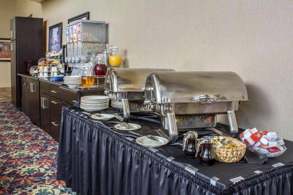 Lifestyle Inn Cedar Falls Ngoại thất bức ảnh